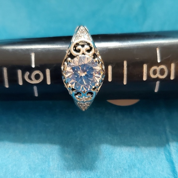 Silver ring with round simulated diamond - Picture 5 of 6